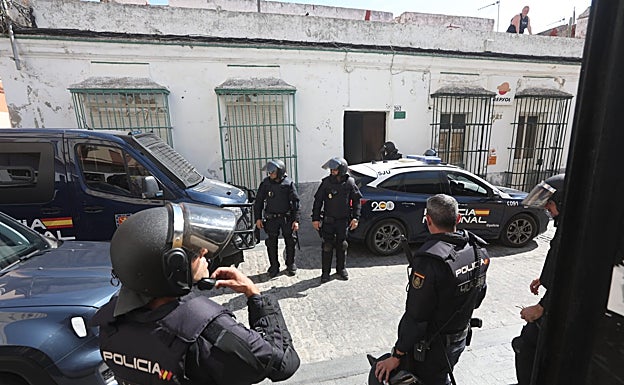 Sigue la tensión en el metal de Cádiz con cinco detenidos en piquetes