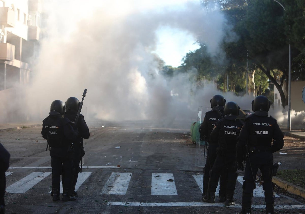 olicías cargan con los manifestantes en la novena jornada de la huelga del metal el pasado día 24