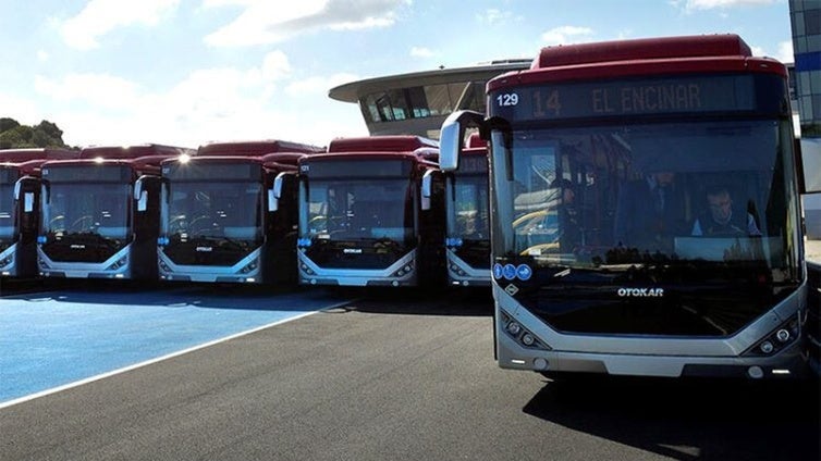 Jerez reacciona tras los incendios en autobuses turcos: transporte gratuito y retirada inmediata de los vehículos