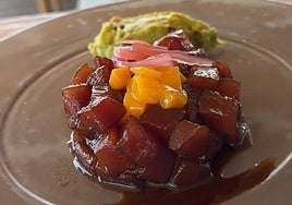 El restaurante de la costa de Cádiz que recomienda un conocido influencer: «Este atún es para rezarle tres veces al día»