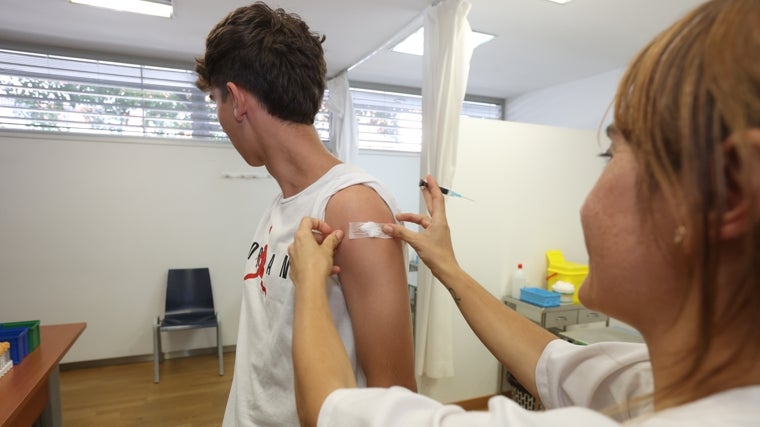 El déficit crónico de enfermeras tensiona la atención sanitaria en la provincia de Cádiz en pleno verano