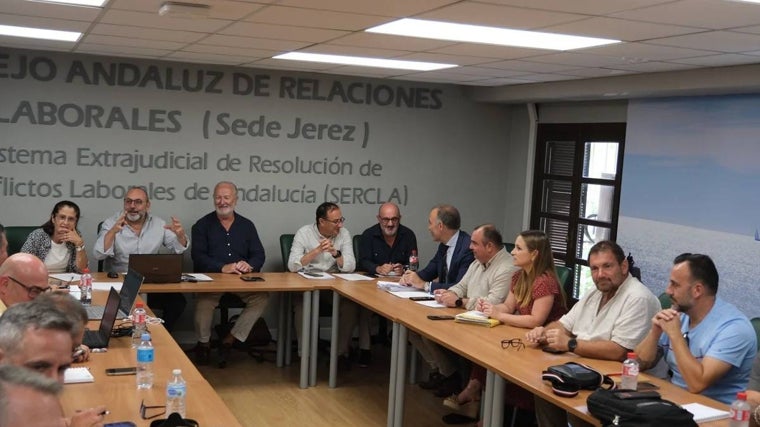 Reunión en el SERCLA en Jerez