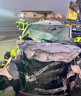 Imagen secundaria 2 - Tragedia en la carretera de Cádiz: Tres muertos y un herido tras una colisión frontal entre un coche y una furgoneta en Arcos