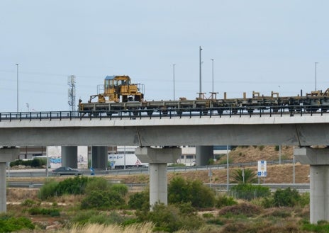 Imagen secundaria 1 - Las obras del tren de La Cabezuela avanzan y ya hay pruebas de ensayo sobre el viaducto