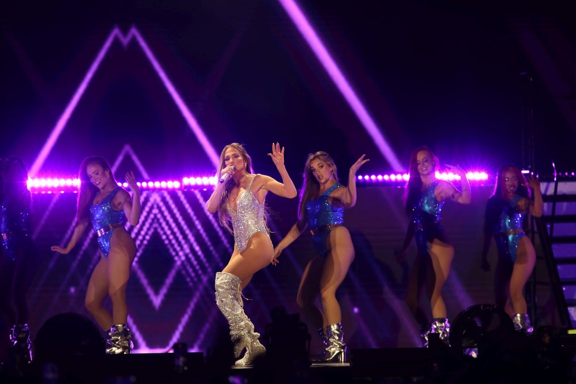 El huracán JLo arrasa en Cádiz