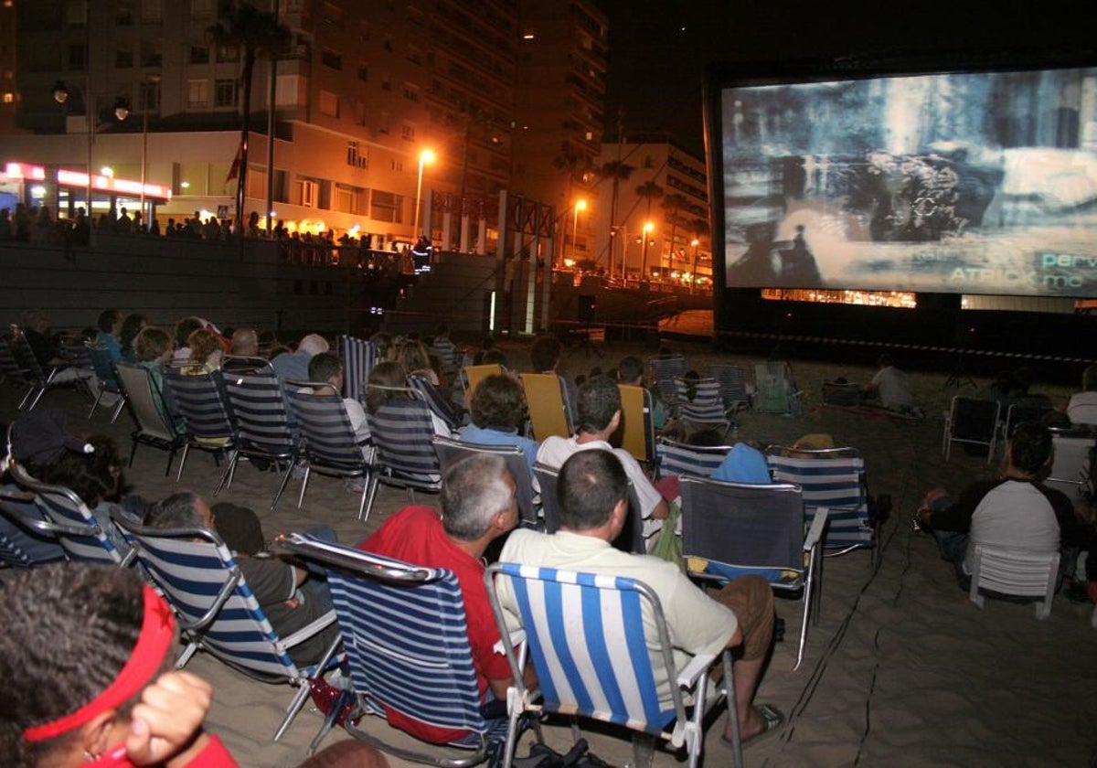 Estas son las películas que se emitirán en el cine de verano en la playa de Cádiz: fechas y horarios