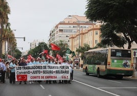 Arranca una huelga indefinida de autobuses en Cádiz-San Fernando que amenaza con paralizar la movilidad en la Bahía
