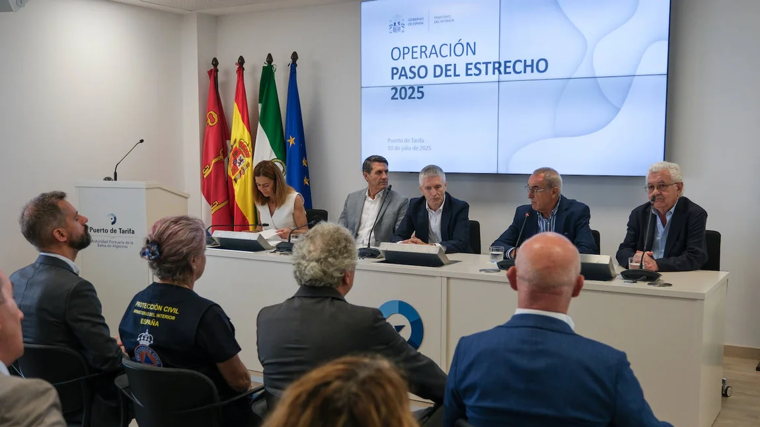 Fernando Grande-Marlaska visita el Puerto de Tarifa