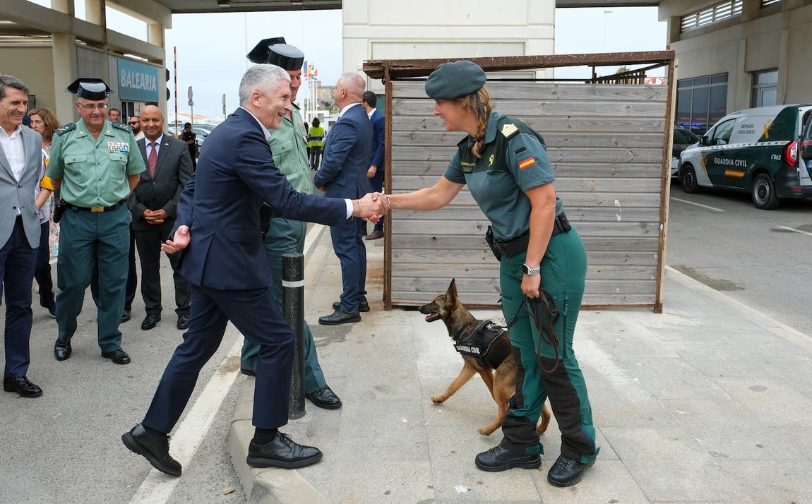 Fotos: Grande-Marlaska visita el puerto de Tarifa