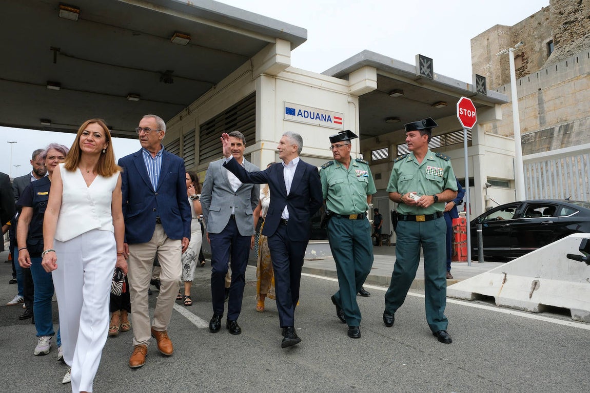 Fotos: Grande-Marlaska visita el puerto de Tarifa