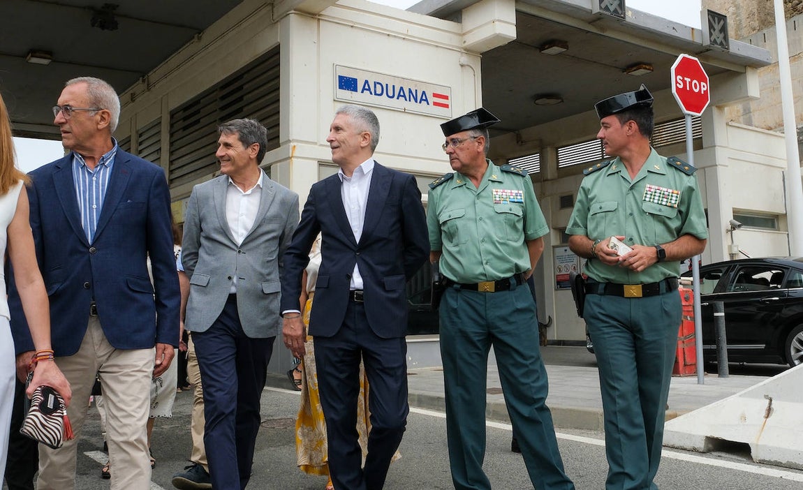 Fotos: Grande-Marlaska visita el puerto de Tarifa