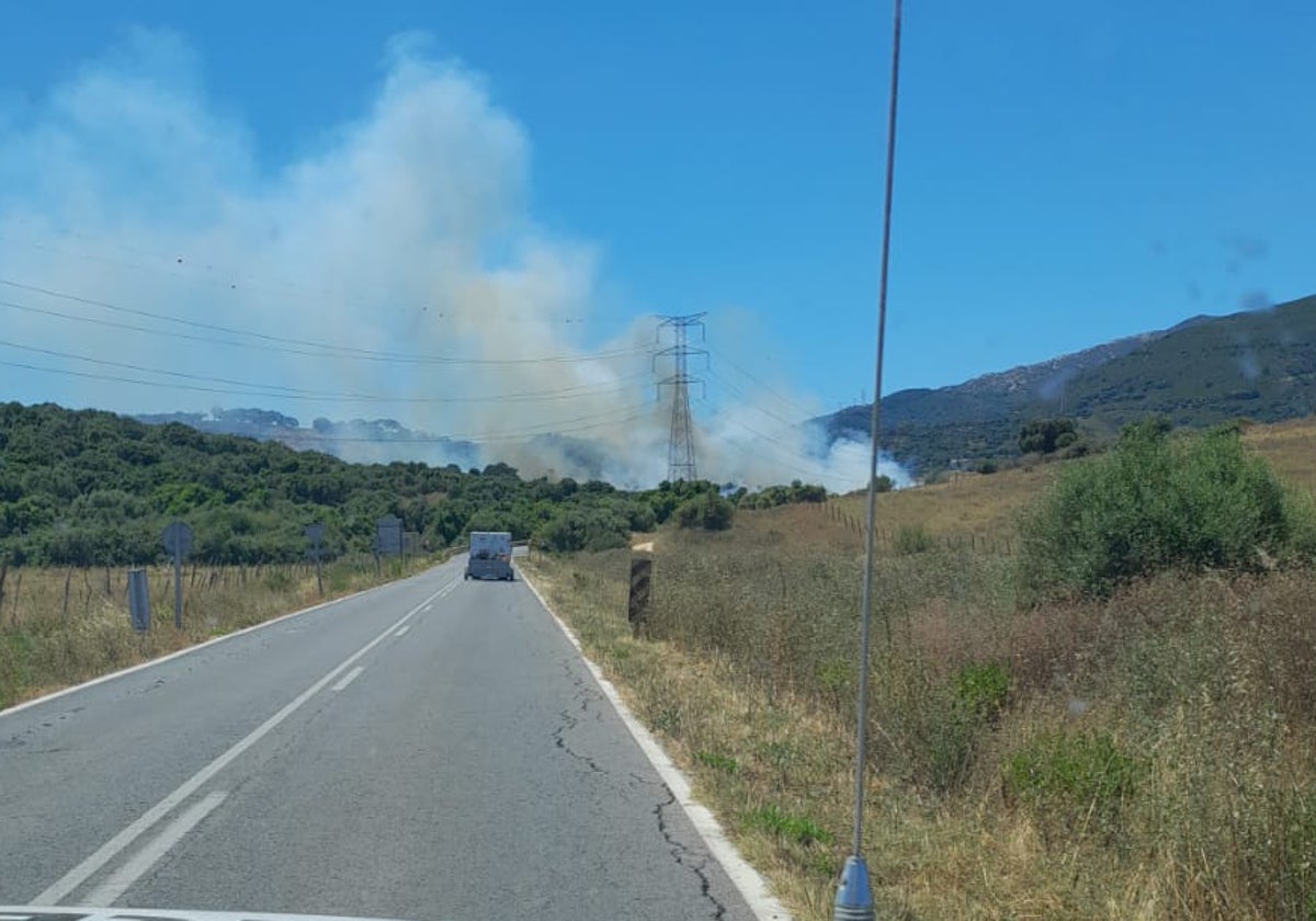 Activada la fase 1 de emergencia por un incendio en la zona de Botafuegos en Algeciras