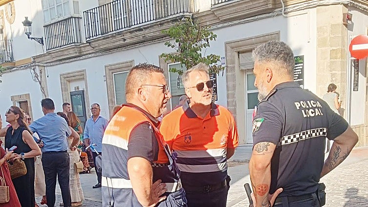 La rápida actuación de la Policía Local y Protección Civil salva la vida de una mujer en parada cardiorrespiratoria en El Puerto