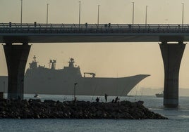 El astillero de Navantia en Puerto Real recibe al BPE Juan Carlos I.