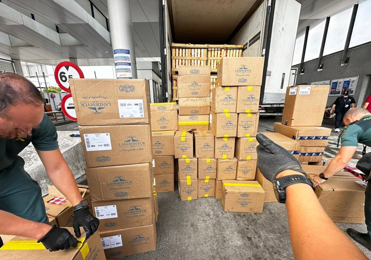 Dos intervenciones sirven para detectar 31.000 cajetillas de tabaco de contrabando en Algeciras