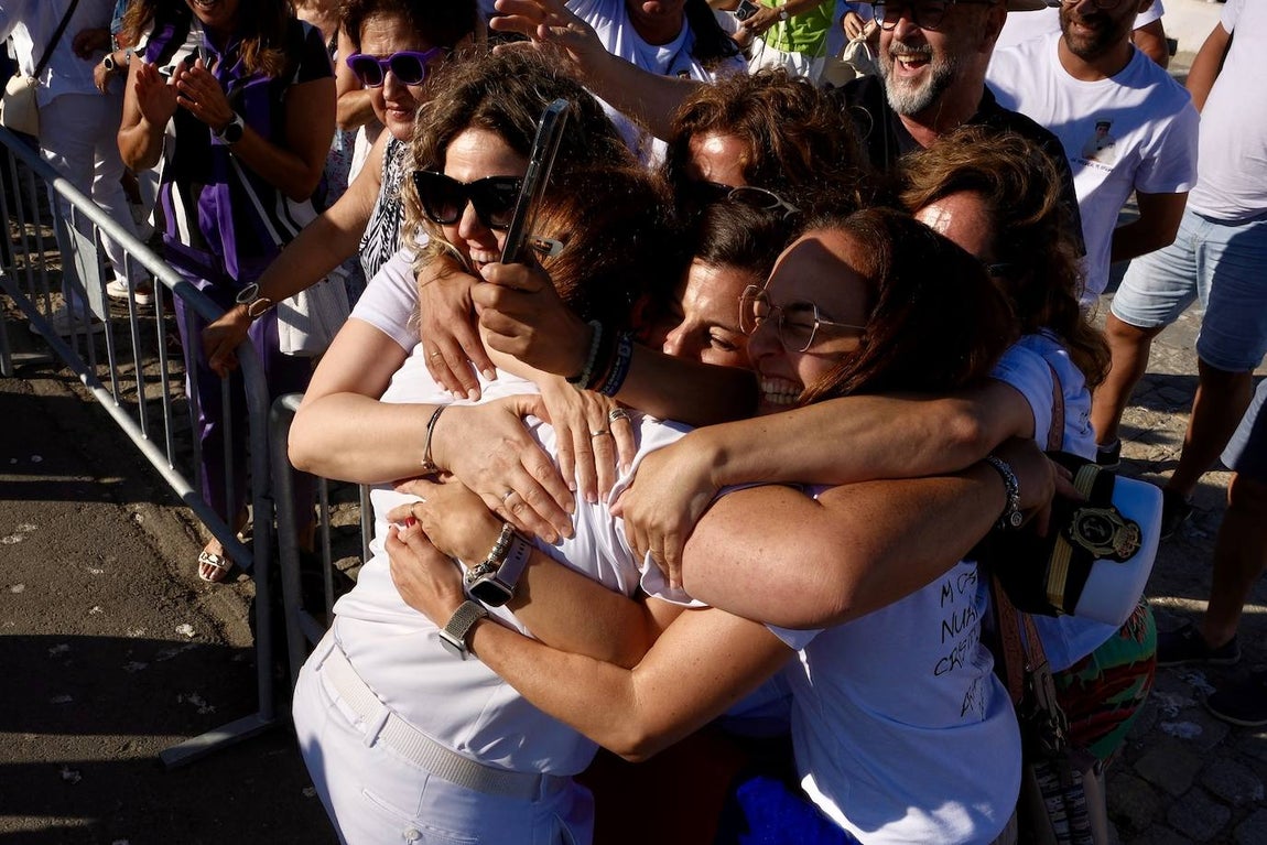 Fotos: Emotivo recibimiento a la dotación del &#039;Elcano&#039; en Cádiz