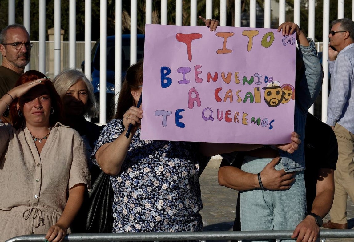 Fotos: Emotivo recibimiento a la dotación del &#039;Elcano&#039; en Cádiz