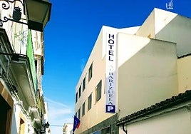 Denuncian el «oscurantismo» del Gobierno al usar un hotel de Jerez como centro de menores inmigrantes