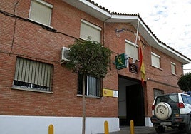 Un hombre se atrinchera en su casa de Barbate y amenaza con hacer explotar todo el edificio