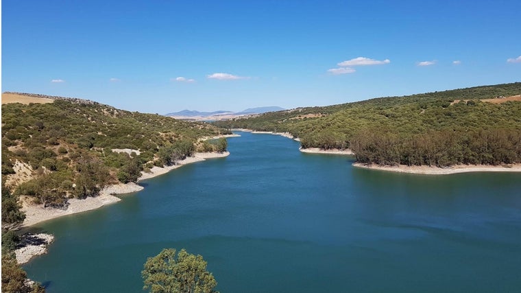 Imagen del pantano de Bornos