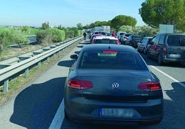 «Se nota que Pedro Sánchez viaja en Falcon»: continúan los atascos kilométricos de la autopista