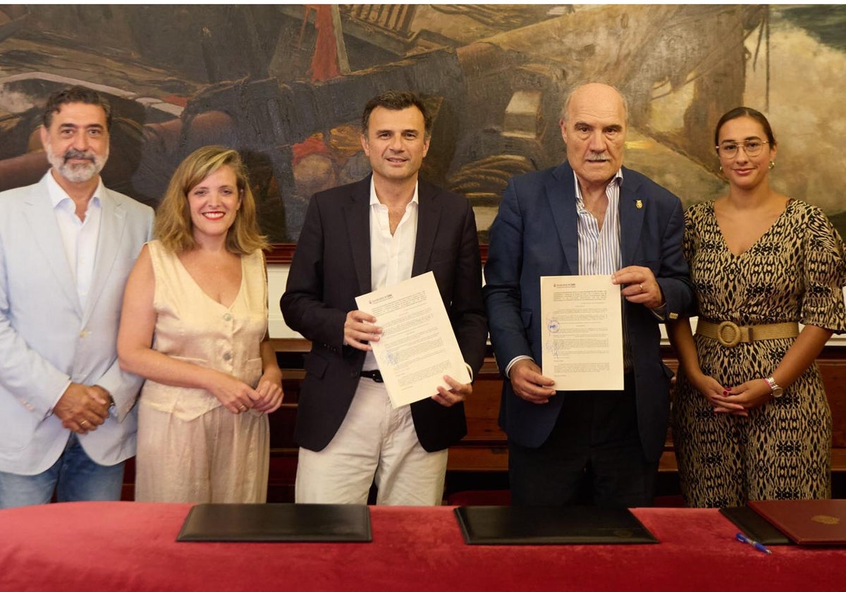 Ayuntamiento y Consejo Local renuevan el convenio para la subvención de las hermandades de Gloria