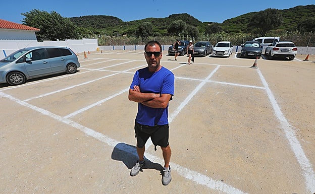 Encargado de uno de los aparcamientos de Los Caños