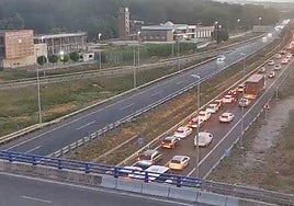 Un accidente provoca retenciones kilométricas en una autovía de Cádiz en plena operación salida