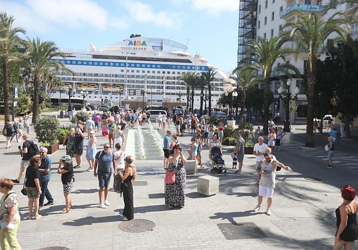 Cádiz tendrá en agosto 22 escalas de cruceros