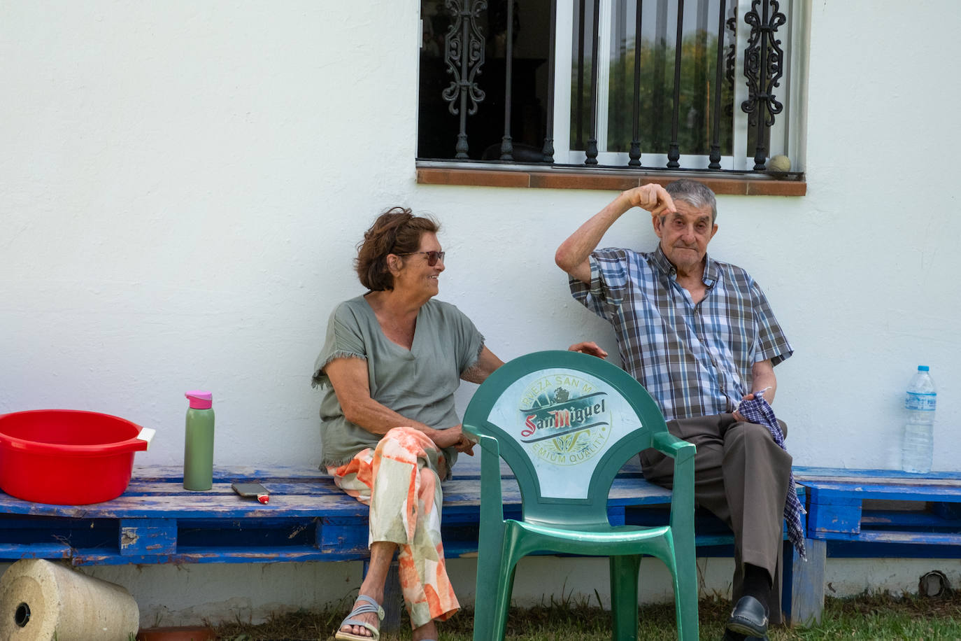 Las imágenes del incendio de Tarifa: el fuego obliga a desalojar a 1.500 personas
