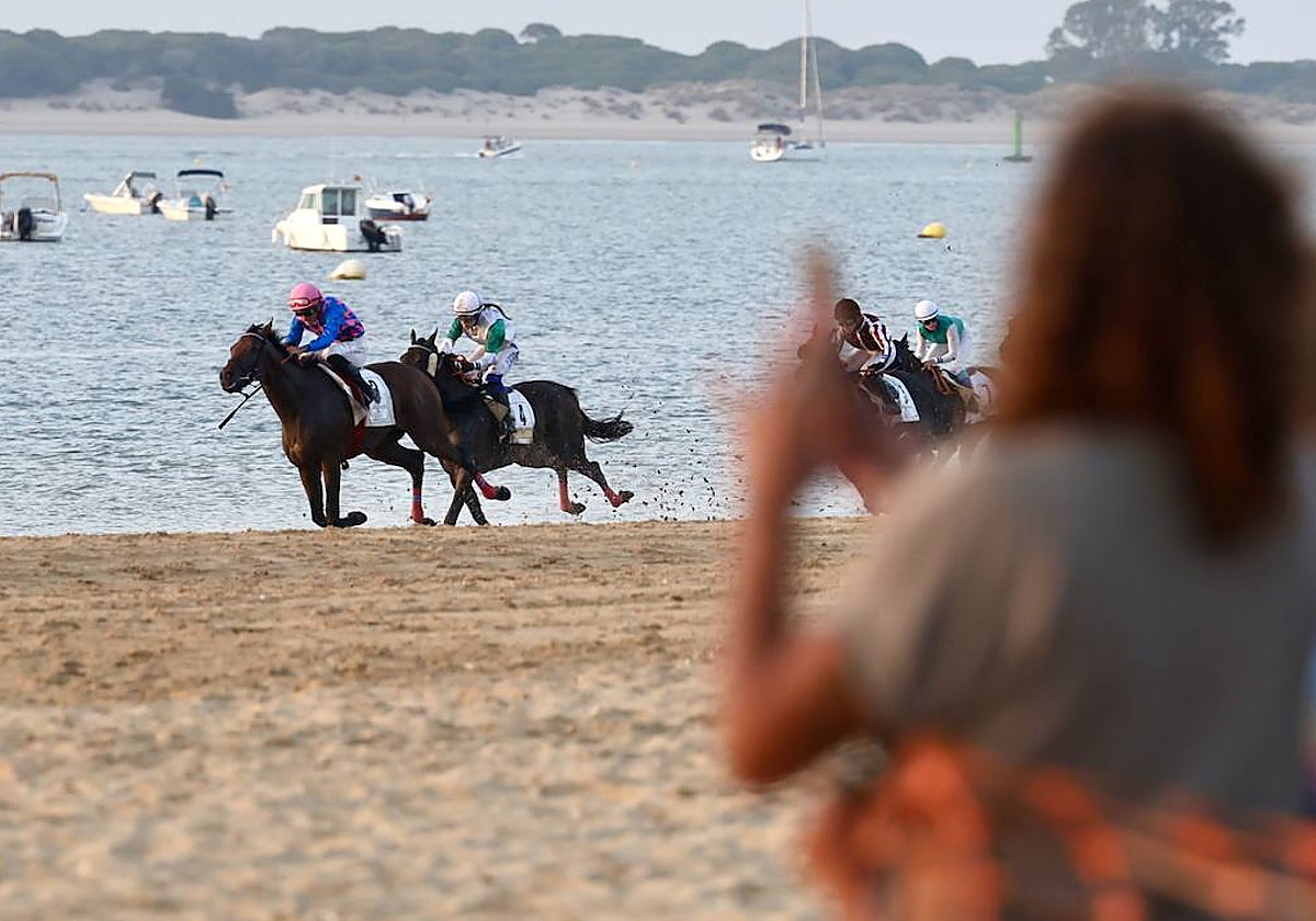 Fotos: Así ha sido el primer ciclo de la Carreras de Caballos de Sanlúcar 2025