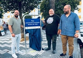 Juegos, música y convivencia en la inauguración de la nueva plaza de la Asociación de Vecinos Ronda del Tejar en El Puerto