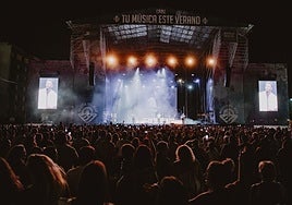Fotos: Los Caños y Cádiz viajan en el tiempo en un concierto que deja huella
