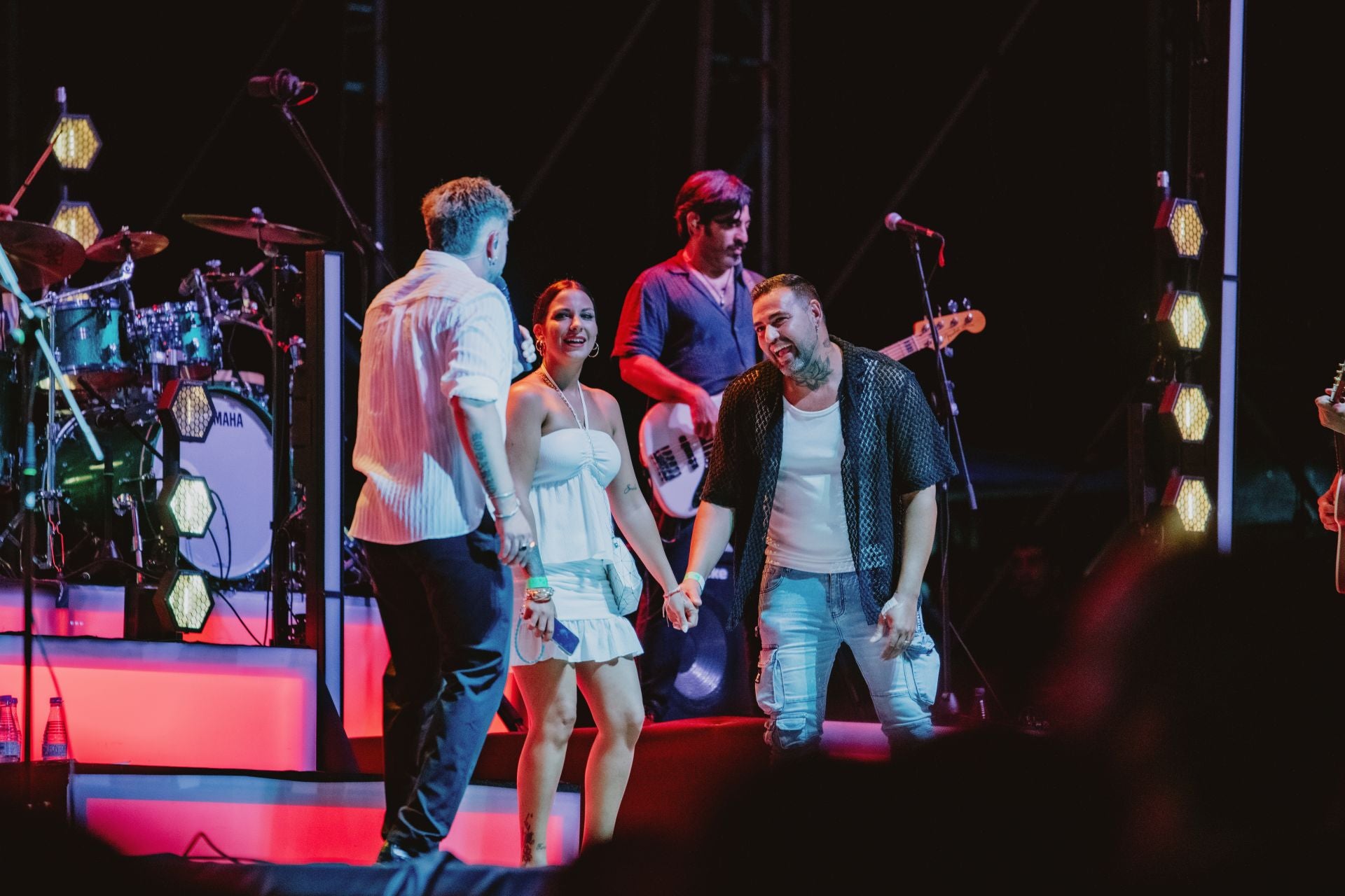 Fotos: Los Caños y Cádiz viajan en el tiempo en un concierto que deja huella