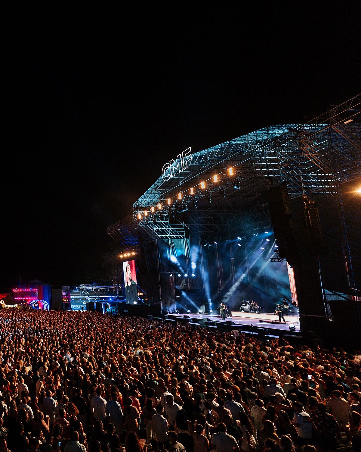 Fotos: Antonio Orozco impregna su inconfundible sello en el Concert Music Festival
