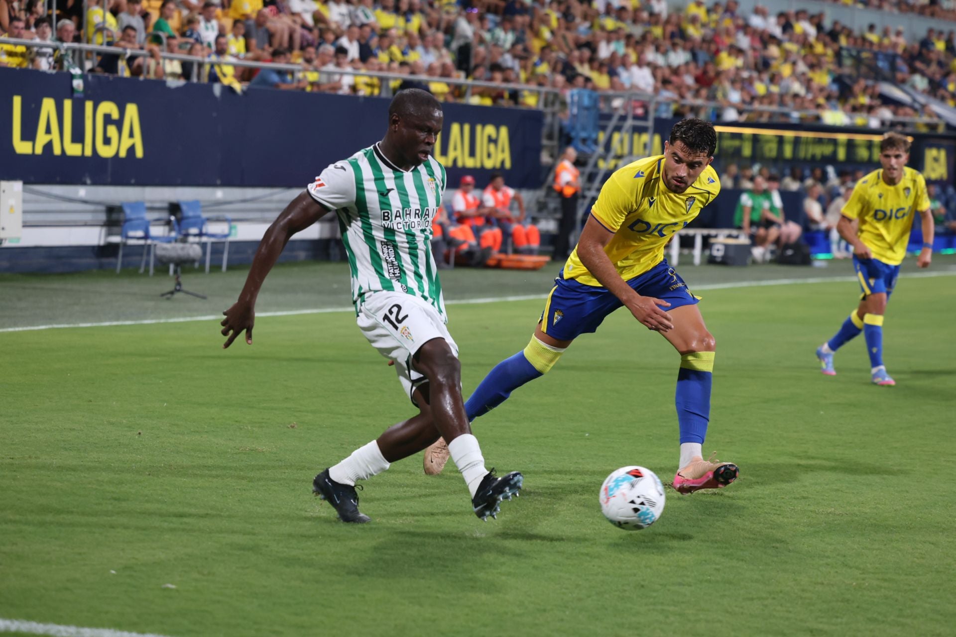 Fotos: El Cádiz transforma las penas máximas en alegría para llevarse el Trofeo Carranza