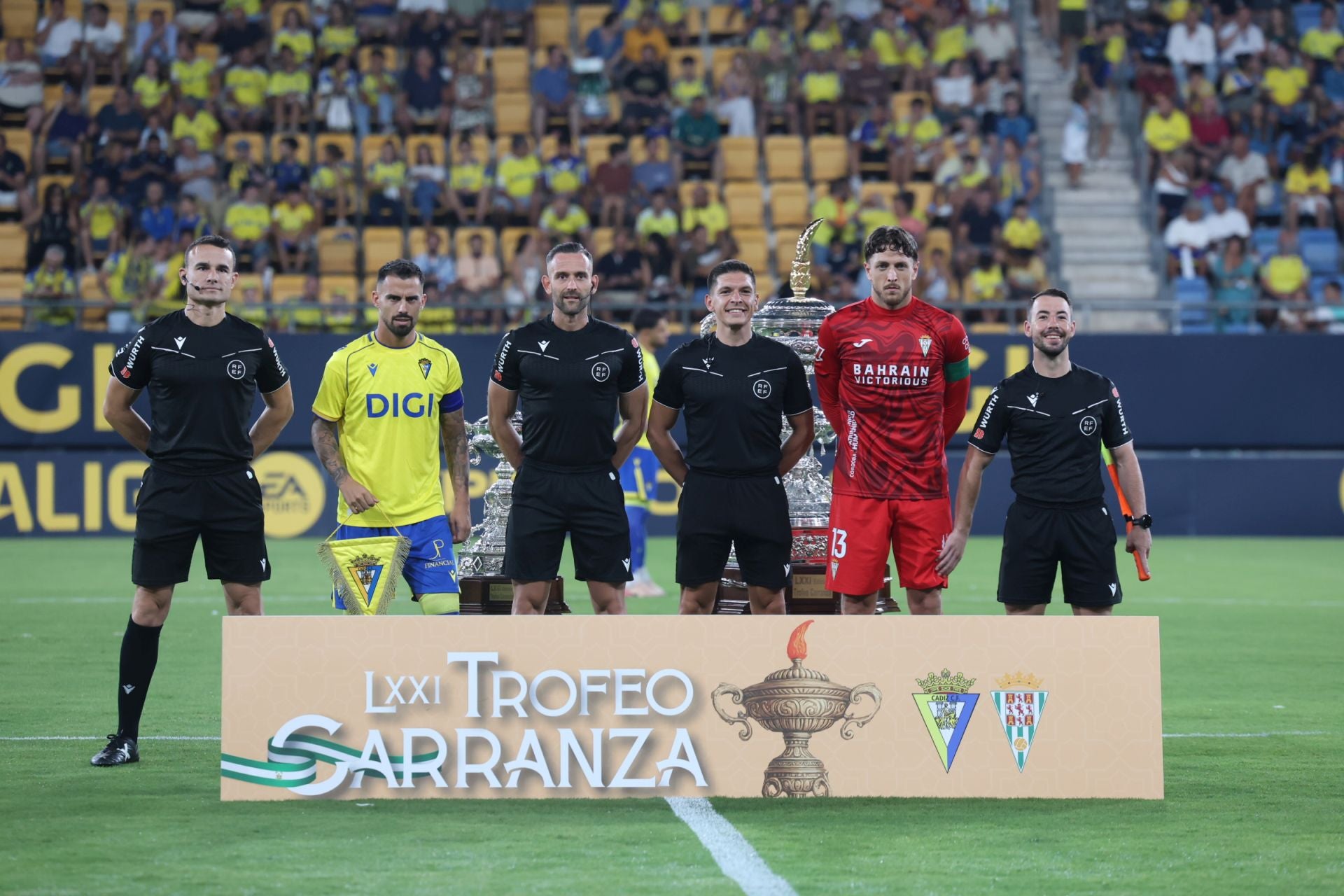 Fotos: El Cádiz transforma las penas máximas en alegría para llevarse el Trofeo Carranza