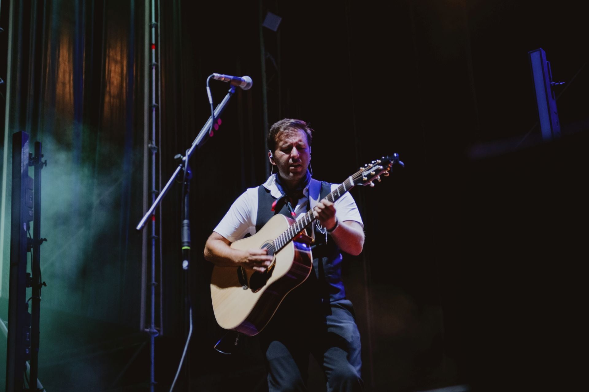 Fotos: Los Caños y Cádiz viajan en el tiempo en un concierto que deja huella