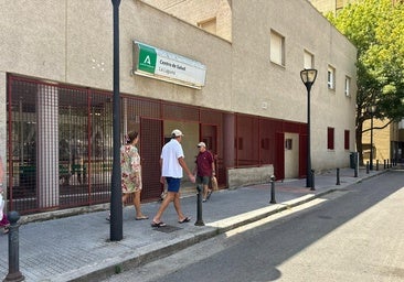 Demoras y colas en los centros de salud de Cádiz por el impacto del verano