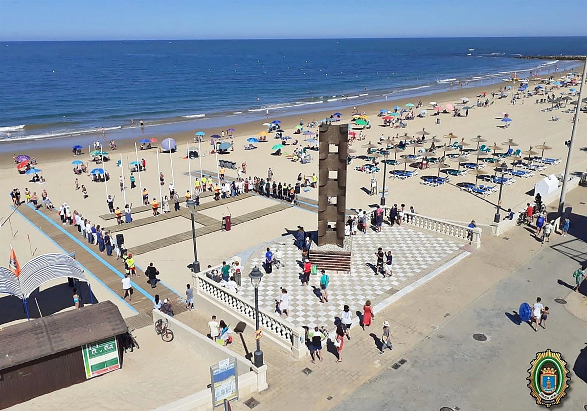 Un bañista muere en la playa de las Tres Piedras en Chipiona