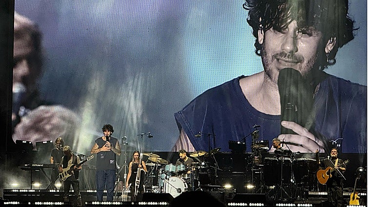 Melendi abre el baúl de los recuerdos y convierte 20 años en una eternidad