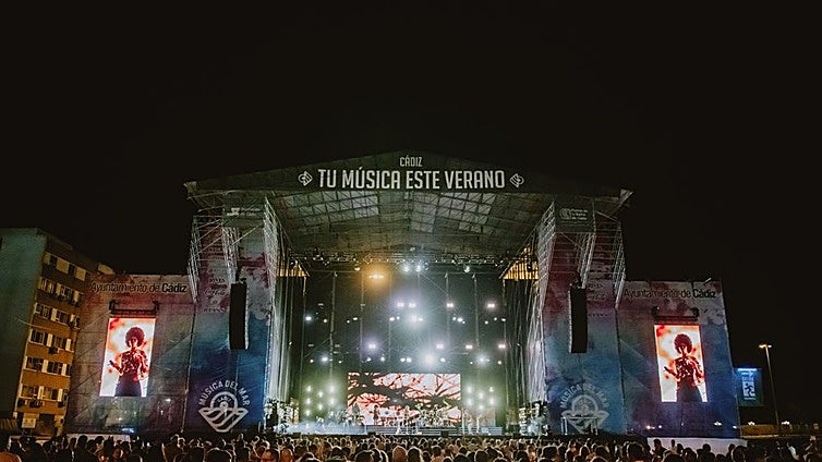 Crystal Fighters, Rozalén y Zahara, corazón a corazón y mucho baile para la gran noche del verano del NOSINMÚSICA en Cádiz