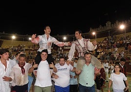 El Fandi y Pepe Moral salen a hombros del coso sanluqueño