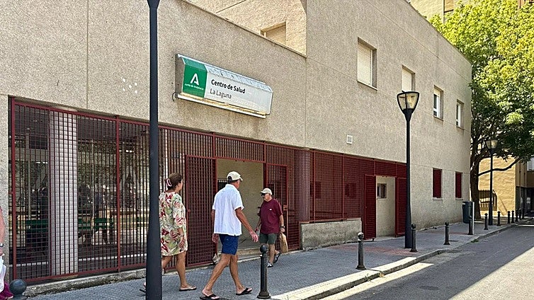 Denuncian esperas «de hasta 45 días» de los vecinos de Cádiz para ver a su médico