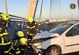Un accidente en el puente de la Constitución deja varios heridos
