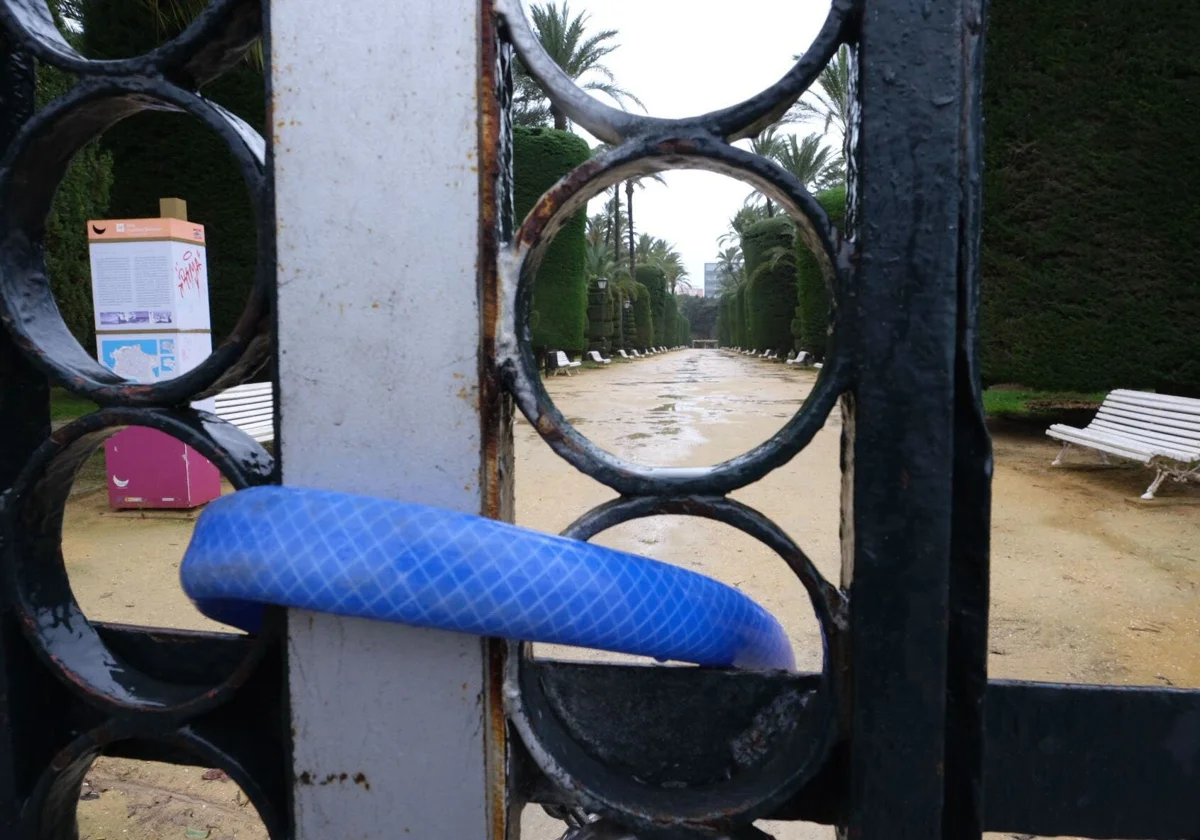 El vandalismo obligará al Ayuntamiento de Cádiz a cerrar varios parques