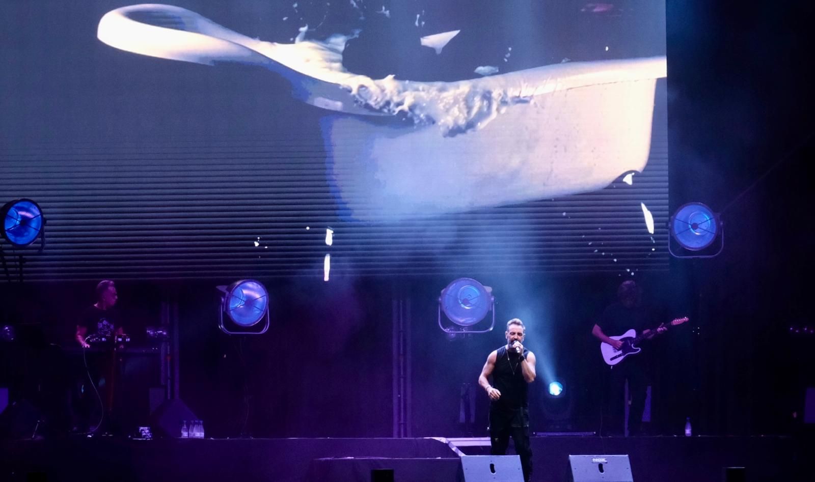 Fotos: Los ojos en Cádiz miran con ilusión las historias de amor de OBK