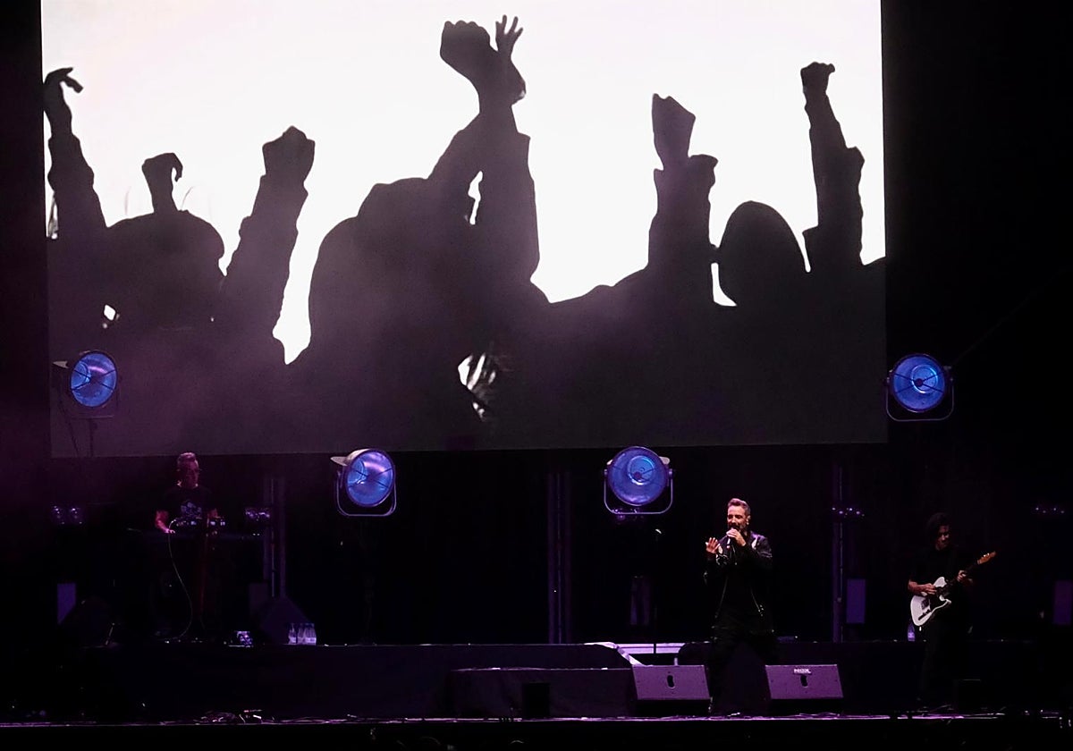Fotos: Los ojos en Cádiz miran con ilusión las historias de amor de OBK