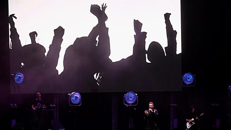 Fotos: Los ojos en Cádiz miran con ilusión las historias de amor de OBK