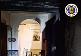 Incendio en Villamartín: Bomberos salvan a un matrimonio de ancianos y rescatan a otra pareja en el piso colindante